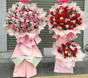 kệ hoa chúc mừng