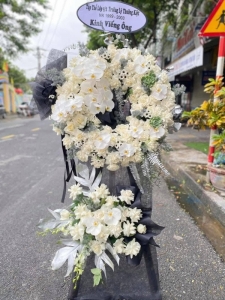 vòng hoa viếng